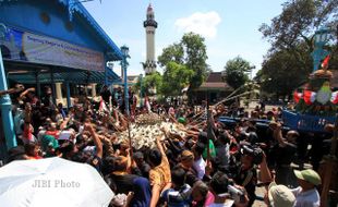 BEREBUT GUNUNGAN GREBEG SYAWAL