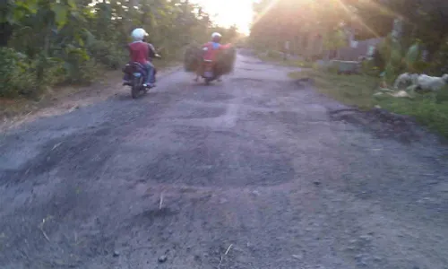 Jalan Pajangan Bantul Rusak