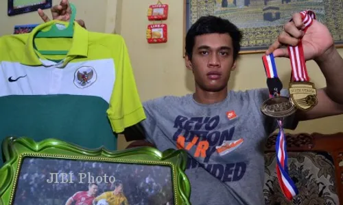 PEMAIN TIMNAS JUAL MEDALI