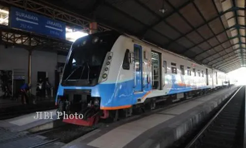 TRANSPORTASI PUBLIK : Perjalanan KA Komuter Solo-Jogja Kacau