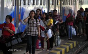 JADWAL KERETA API : Mulai 1 April, KA Ekonomi Tak Berhenti di Stasiun Poncol Semarang