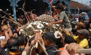 LEBARAN 2013 : Kirab Syawalan di Klaten Hanya Diikuti Dua Gunungan Ketupat