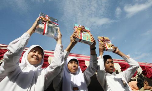 KURIKULUM 2013 : Atasi Keterlambatan Pengiriman Buku, Siswa Diberi Softcopy Materi