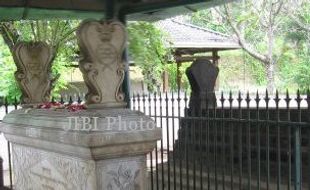 Makam Misterius Muncul di Pinggir Jalur Ijen Banyuwangi, Keramat?