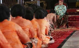 LEBARAN 2013 : Ngabekten di Kraton Ngayogyakarta Bermakna Doa