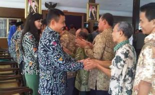 LEBARAN 2013 : Ratusan Orang Ikuti Open House Bupati