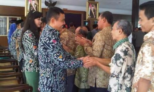 LEBARAN 2013 : Ratusan Orang Ikuti Open House Bupati