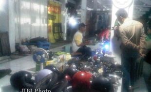 Hujan, Pedagang Pasar Niten Enggan Berjualan