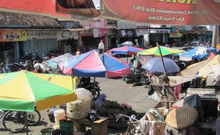  PASAR KOTA KLATEN : Jumlah Pedagang Oprokan Membengkak Hingga 720 Orang