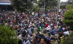 TRAGEDI OPEN HOUSE JK : Timbulkan Korban Jiwa, Pembagian Sedekah di Rumah JK Dihentikan