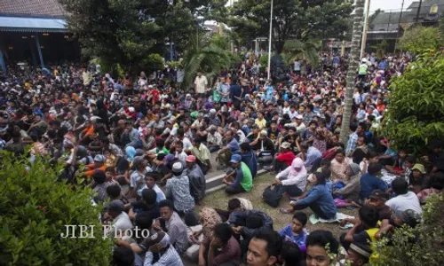 TRAGEDI OPEN HOUSE JK : Timbulkan Korban Jiwa, Pembagian Sedekah di Rumah JK Dihentikan