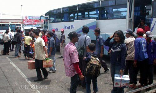  MUDIK LEBARAN 2013 : Jumlah Pemudik Bus di Wonogiri Turun 10%