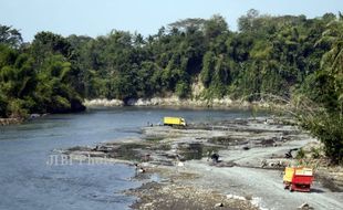 Penambangan Pasir dengan Alat Sedot Ilegal di Sungai Progo Terjaring Razia