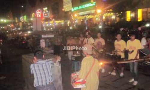 LEBARAN 2013 : Antisipasi Kesemrawutan, Pengamen Angklung Malioboro Bakal Ditata