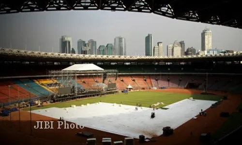 KONSER METALLICA : Lindungi Rumput GBK, 7.000 Grass Cover Selimuti Lapangan