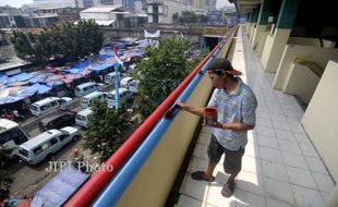 MENGECAT PAGAR BLOK G TANAH ABANG