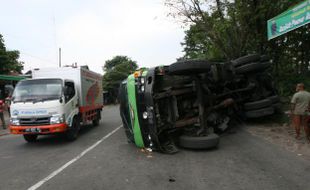 Warga Tawangsari Keluhkan Truk Tonase Besar