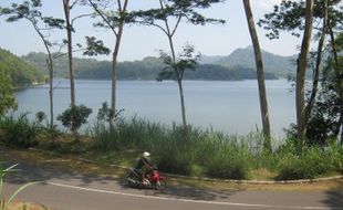 Pembebasan Tanah Jalan Tembus ke Waduk Sermo Selesai 2013