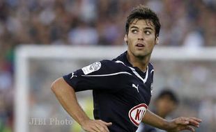 TRANSFER PEMAIN : Gourcuff Tak Pedulikan Tawaran Arsenal