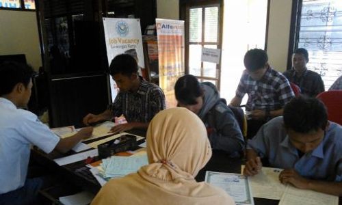 LOWONGAN CPNS 2013 : Sistem Online Pembuatan Kartu Kuning di Solo Lamban