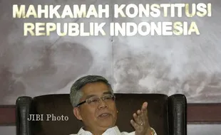   LAKA MAUT DUL AHMAD DHANI : Ketua MK Menilai Dul Bisa Dipidana karena Berusia Di Atas 12 Tahun