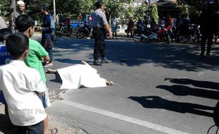 KECELAKAAN KARANGANYAR : Motor VS Bus, 1 Tewas