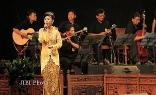 SOLO KERONCONG FESTIVAL 2013 : Musisi Muda Berani Melangkah Keluar dari Pakem