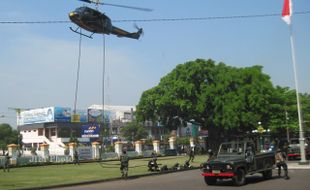 TERJUN DARI HELIKOPTER