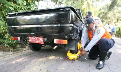 GEMBOK PARKIR CITY WALK : Pengendara Motor Pilih Sanksi Copot Pentil Ban