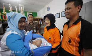 PENEMUAN BAYI SOLO : Ditemukan Di Masjid Agung, Diserahkan ke Dinsosnakertrans