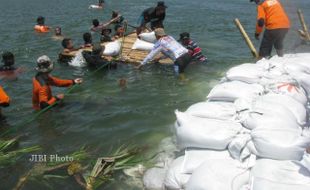 ABRASI PANTAI SAMAS : Warga Minta Pemkab Kirim Alat Berat 