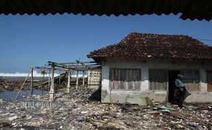 ABRASI PANTAI SAMAS : Gelombang Pasang Ancam Rusak TPI Samas 