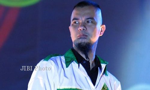 KABAR ARTIS : Ahmad Dhani Marah Besar di Twitter, Netizen Mencibir