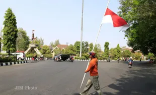  BENDERA SETENGAH TIANG