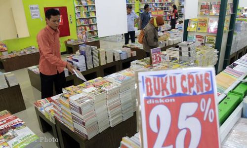 LOWONGAN CPNS 2014 : Buku Simulasi Tes CPNS Laku Keras