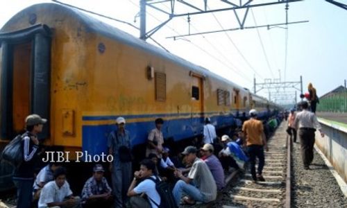 KERETA API : Diprotes Penumpang KA Ekonomi, PT KAI Ngotot Batasi Kapasitas