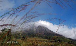 GUNUNG SINABUNG MELETUS : Warga 10 Desa Diungsikan