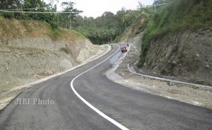 PROYEK JJLS : Pemasangan Lampu di JJLS Tunggu Proyek Selesai