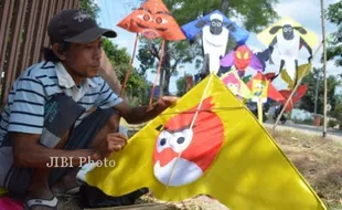 LAYANG-LAYANG TOKOH KARTUN