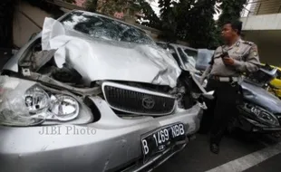 TABRAKAN BERUNTUN TEWASKAN PEJALAN KAKI