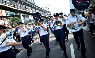 KARNAVAL POLISI 5 NEGARA : NYPD & Polisi Cantik Jepang Hibur Jakarta