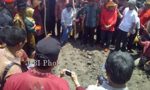 PROGRAM TANAM KEDELAI : Megawati Nilai Impor Bahan Pangan Rugikan Petani