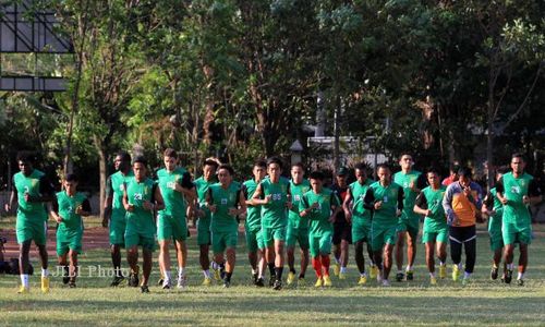 ISL 2015 : Persebaya Dilarang Ikut ISL, Bonek Mania Syukuran