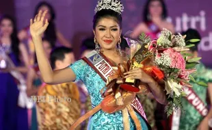 NABILLA SHABRINA PUTRI PARIWISATA 2013