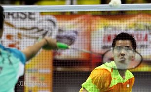 INDONESIA OPEN GP GOLD 2013 : Kalahkan Hayom, Simon Santoso Raih Gelar Bergengsi 