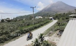 GUNUNG SINABUNG MELETUS : 4.349 Warga Karo Masih Mengungsi