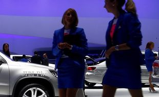 FRANKFURT MOTOR SHOW : Cantik nan Seksi di antara Mulusnya Mobil