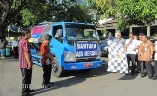  BENCANA KEKERINGAN : Dirjen Pajak dan Polres Wonogiri Bantu 190 Tangki Air Bersih