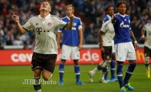 SCHALKE 04 VS BAYERN MUNICH :  Dua Gol Sundulan Bawa Bayern Memimpin 2-0