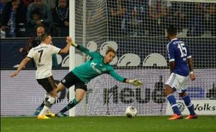 SCHALKE 04 VS BAYERN MUNICH : Die Roten Hancurkan Schalke 4-0